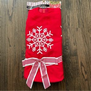 Winter Wonder Lane 48" Red Snowflake Appliqué & Stripe Bow Christmas Tree Skirt